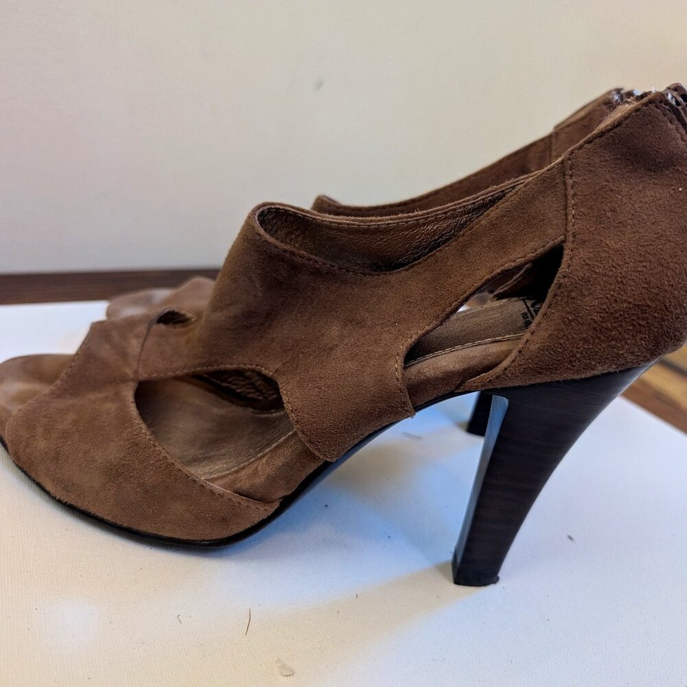 Sofft Shoes Suede Heels